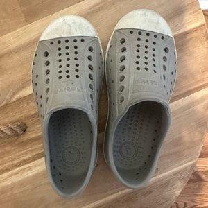 Native shoes-gray